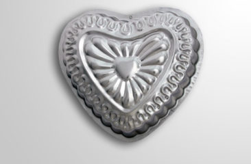 E38C Decorated Heart Medium Cake 1